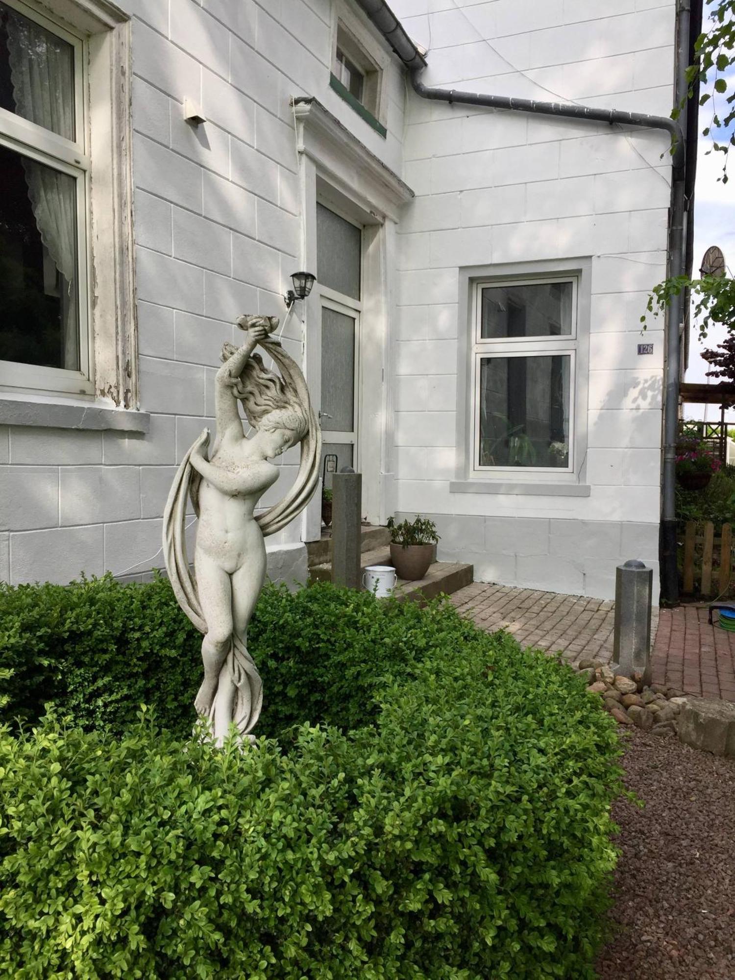 Steinhaus Hof Villa Bunde  Rom bilde